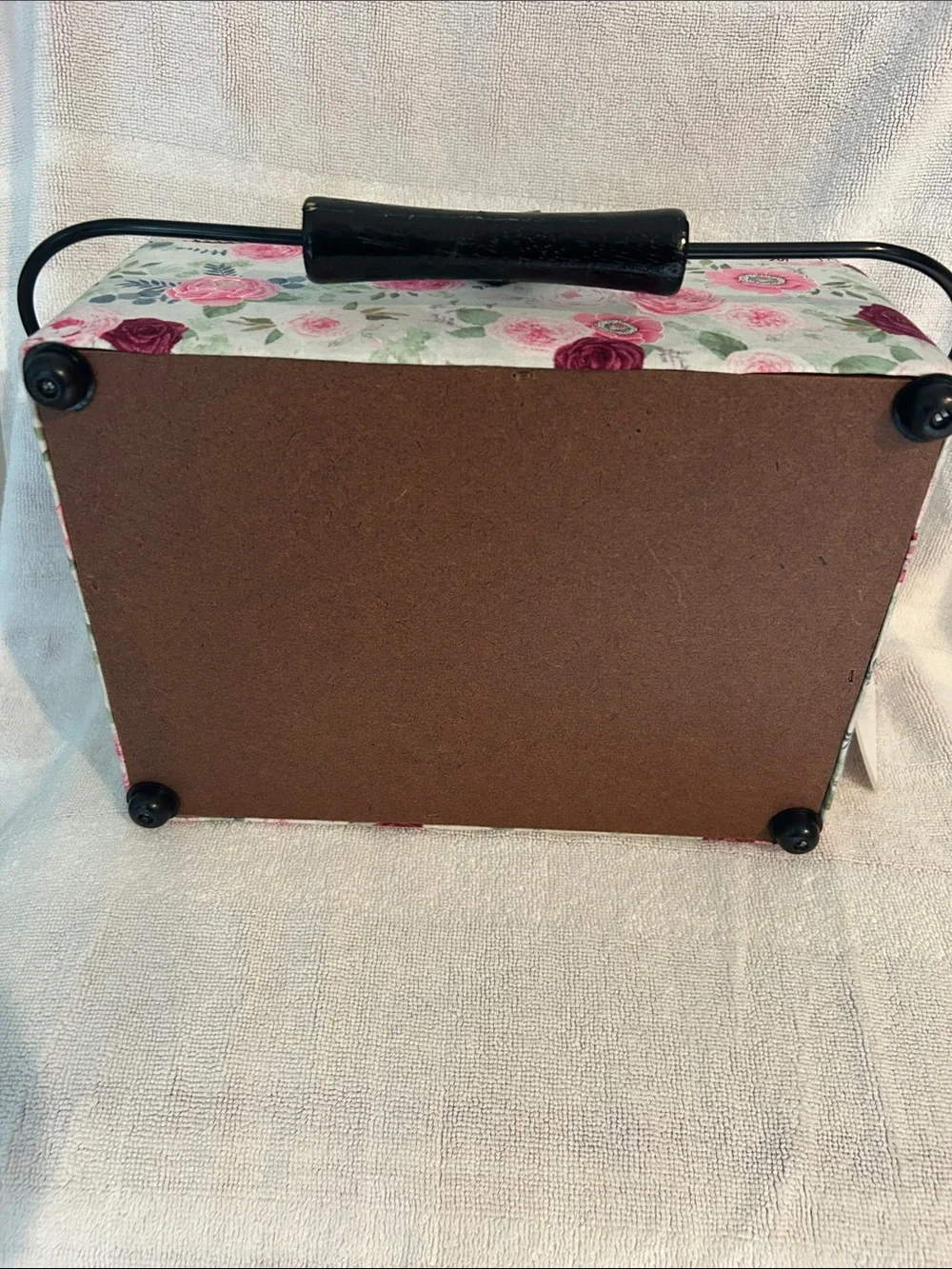 NWT Dritz sewing basket. Removable plastic tray. Black metal handle.